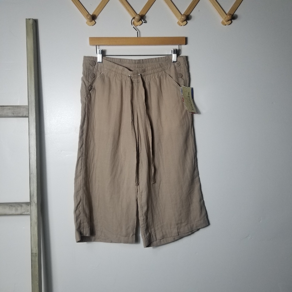 NWT REWIND WOMEN'S TAN CAPRIS SIZE MEDIUM